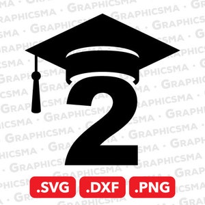 Puede incluir: Un gorro de graduación negro con un número 2 negro debajo. El texto .SVG .DXF .PNG está debajo del número.