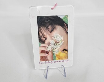 Kpop Falling Flower Inspired Acrylic Photocard Holder
