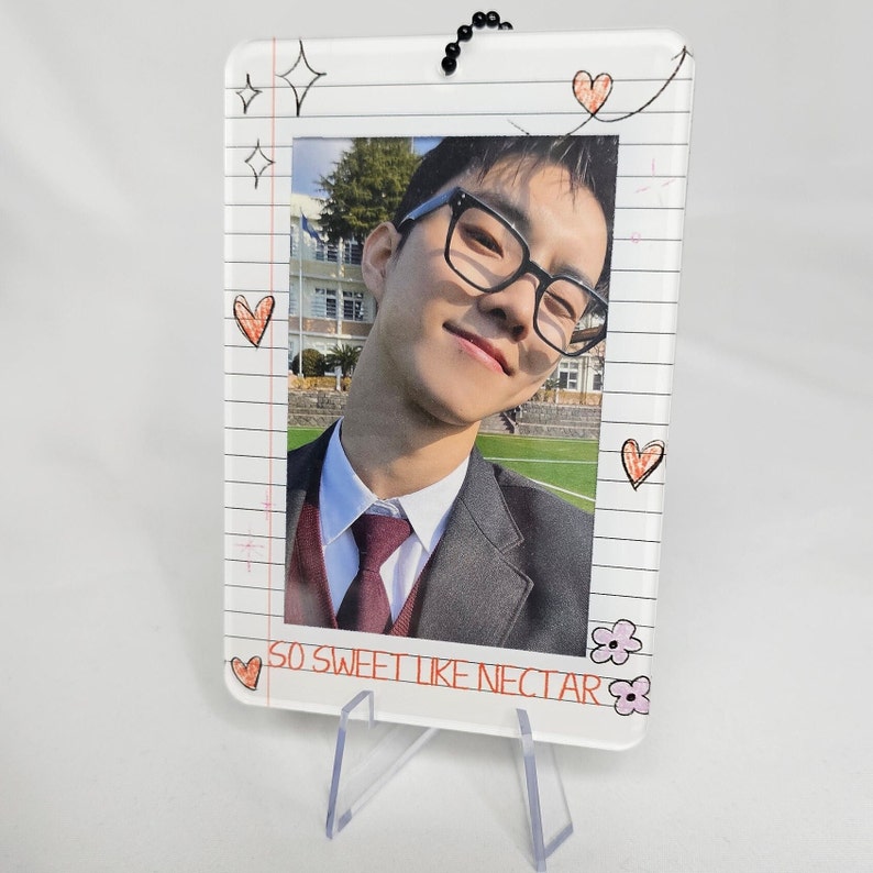 Portafotos acrílico inspirado en el néctar del KPOP