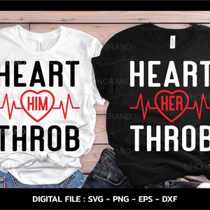Op de afbeelding: Twee witte en zwarte T-shirts met een hartslaggrafiek en de tekst "Heart Throb" met de woorden "Him" en "Her" in het hart.