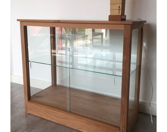 Vitrine en merisier naturel