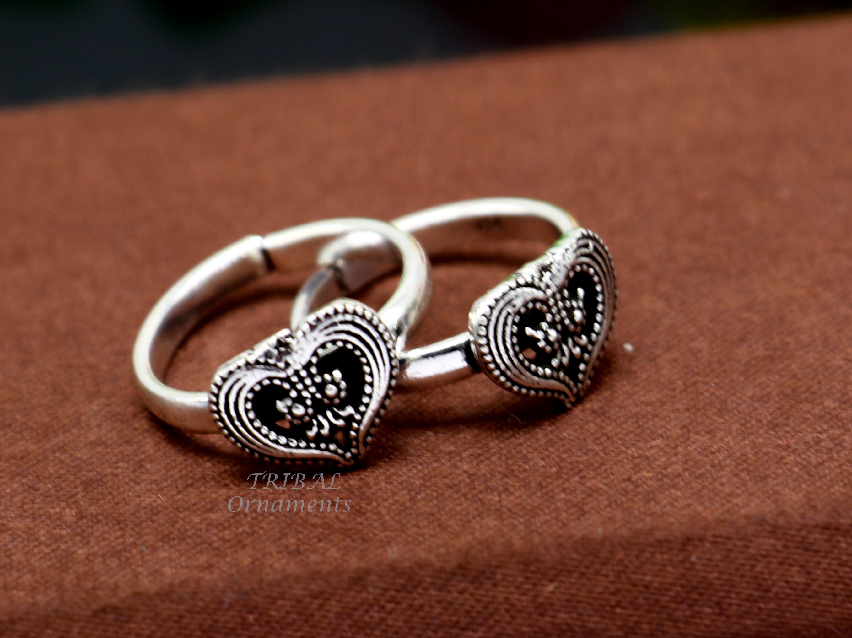 Zehenring Mit Spiralen Und Eingestanzten Pünktchen Aus Silber – Sanuka