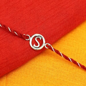 Pulsera Rakhi con diseño de letra S hecha a mano de plata de ley 925, increíble regalo elegante para Rakshabandhan rk45