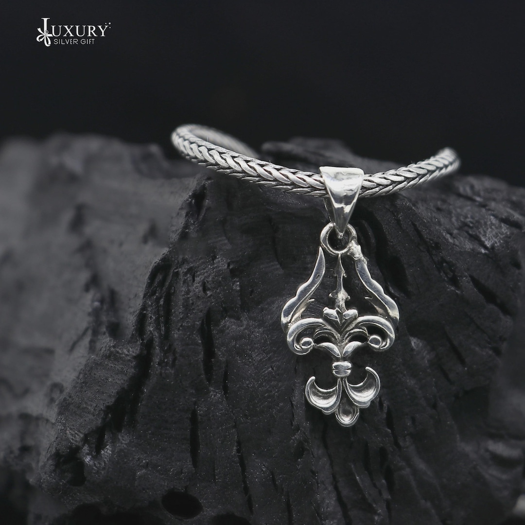 PALACE x HIM Tri Gram Pendant ネックレス PALACE x HIM Tri Gram Pendant 新品 ネックレス｜Yahoo!フリマ