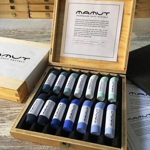 Mamut Handmade soft pastel set Nº18,  (14 big selected soft pastel colours). Selection of blue colors