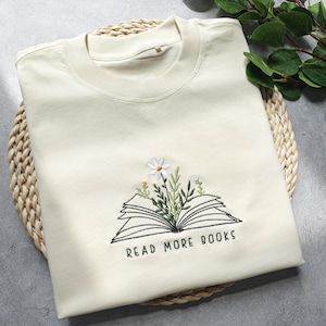 Lesen Sie mehr Bücher Besticktes T-Shirt, Buch-Hemd, Wildblumen-T-Shirt, Buch-Liebhaber-Hemd, Geschenke für Leser
