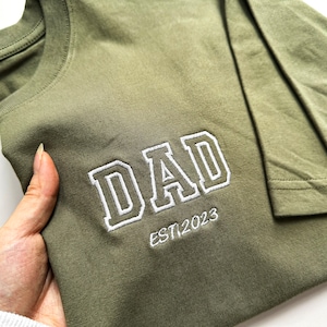 Papa Shirt, individuell besticktes Papa Shirt, Vatertagsgeschenk, Geburtstagsgeschenk für Papa, Schwangerschaft offenbaren Shirt, Papa Shirt, Vatertagsshirt