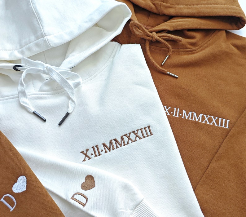 Custom Embroidered Roman Numeral Hoodie Sleeve with Initials,Valentines Day gift,Anniversary Gift,Personalised Hoodie zdjęcie 2