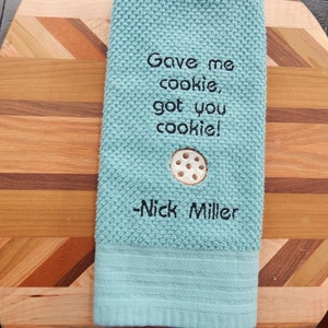 Citas de chicas nuevas / Citas de Nick Miller / Toalla con cita divertida / Verdadero estadounidense / JFK FDR / Regalo de chica nueva / Idiota / Nick Miller divertido / Bebiendo