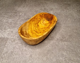 Olive wood bowl with smooth rim