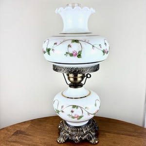 Vintage rosa Rose Blumenmilchglas-Sturmlampe | Vintage Windlicht | Vom Winde Verweht Lampe | Vintage Lampe | Milchglas-Lampe