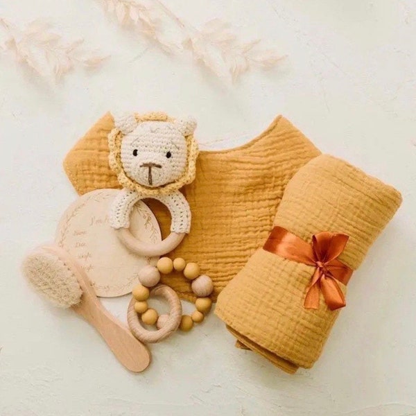 Gift set newborn girl with knitted rabbit rattle / gift box 6 pieces / birth gift / gifts for birth