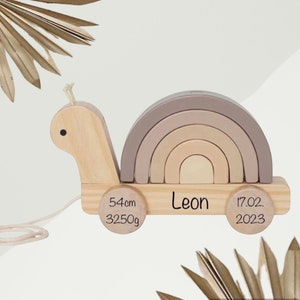 Nachziehspielzeug personalisiert Schnecke aus Holz , Pastell Beige, Stapelspielzeug, Holzspielzeug mit Name Bild 1