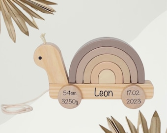 Juguete de arrastre caracol personalizado hecho de madera, beige pastel, juguete apilable, juguete de madera con nombre