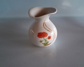 Schöne Vase aus Porzellan, handbemalt