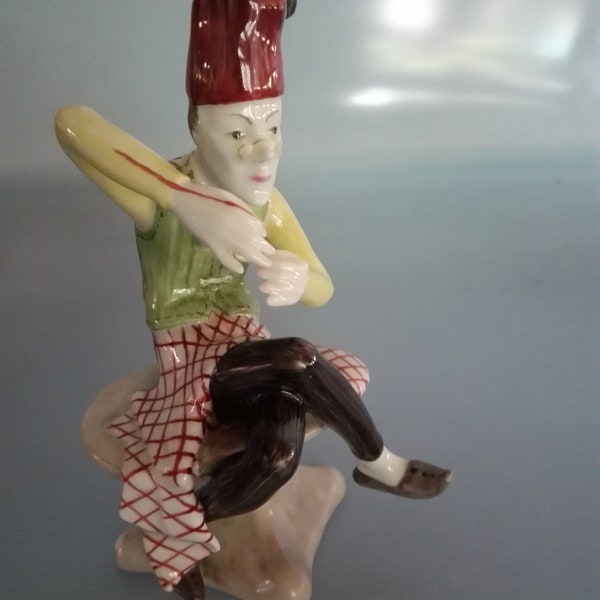 Porzellanfigur der " Schneider Böck " aus der" WilhelmBuscherzählung", handbemalt