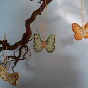 Butterflies to hang in porcelain, hand-painted
