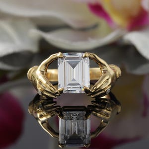 Claddagh Ring im Smaragdschliff, Claddagh keltischer irischer Ring, 2,5 ct Moissanitring im Smaragdschliff, irischer Ring, Verlobungsring, 14K Gold