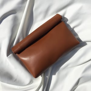Sac d’embrayage en cuir pliant sur bronzage, sac à main en cuir végétalien Tan, sac à main en faux cuir pour femmes, sac quotidien, cadeaux de fête des mères, cadeau pour maman, minimal