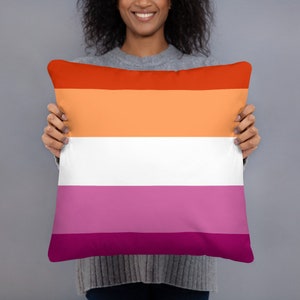 Decoratief kussen in drukstof patroon Vlag van Lesbische Trots