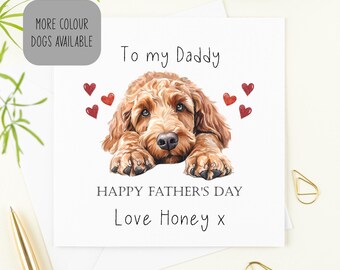 Puede incluir: Tarjeta blanca del Día del Padre con una ilustración de un perro marrón. El texto dice "Para mi papi", "Feliz Día del Padre" y "Love Honey x". Corazones rojos rodean al perro. La tarjeta tiene un estilo acuarela.
