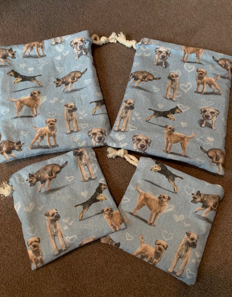 Peinture Border Terrier : Coussin animal Border terrier coussin coussin pour animaux ... - The shoulders and body are narrow.