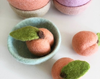 Felt peaches  and bowl, sensory play, kids play food, felt fruit.