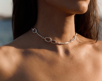 TWIRL CHOKER