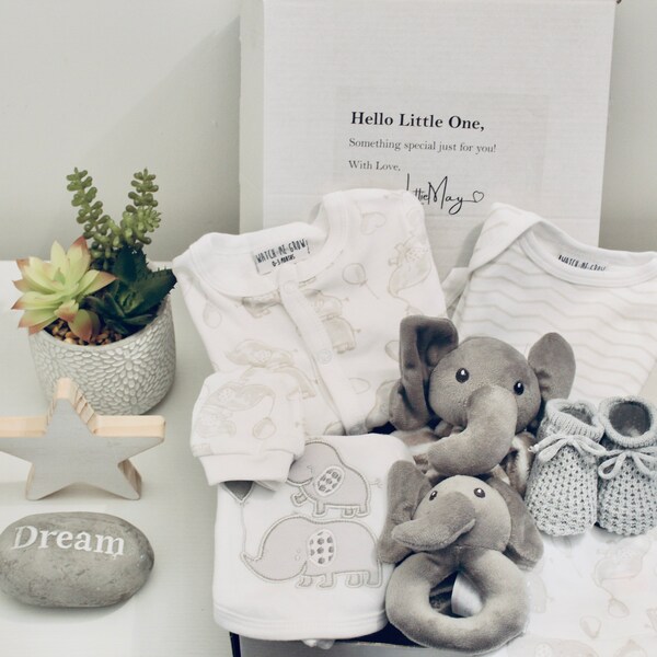 Baby Unisex Elephant Animal Hamper Gift Set, 7 Piece, New Mum Gift, Baby Shower Gift, Baby Hamper