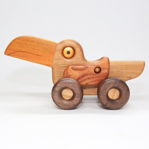Progetto di un giocattolo in legno per tucano: design di un animale in movimento (PDF)
