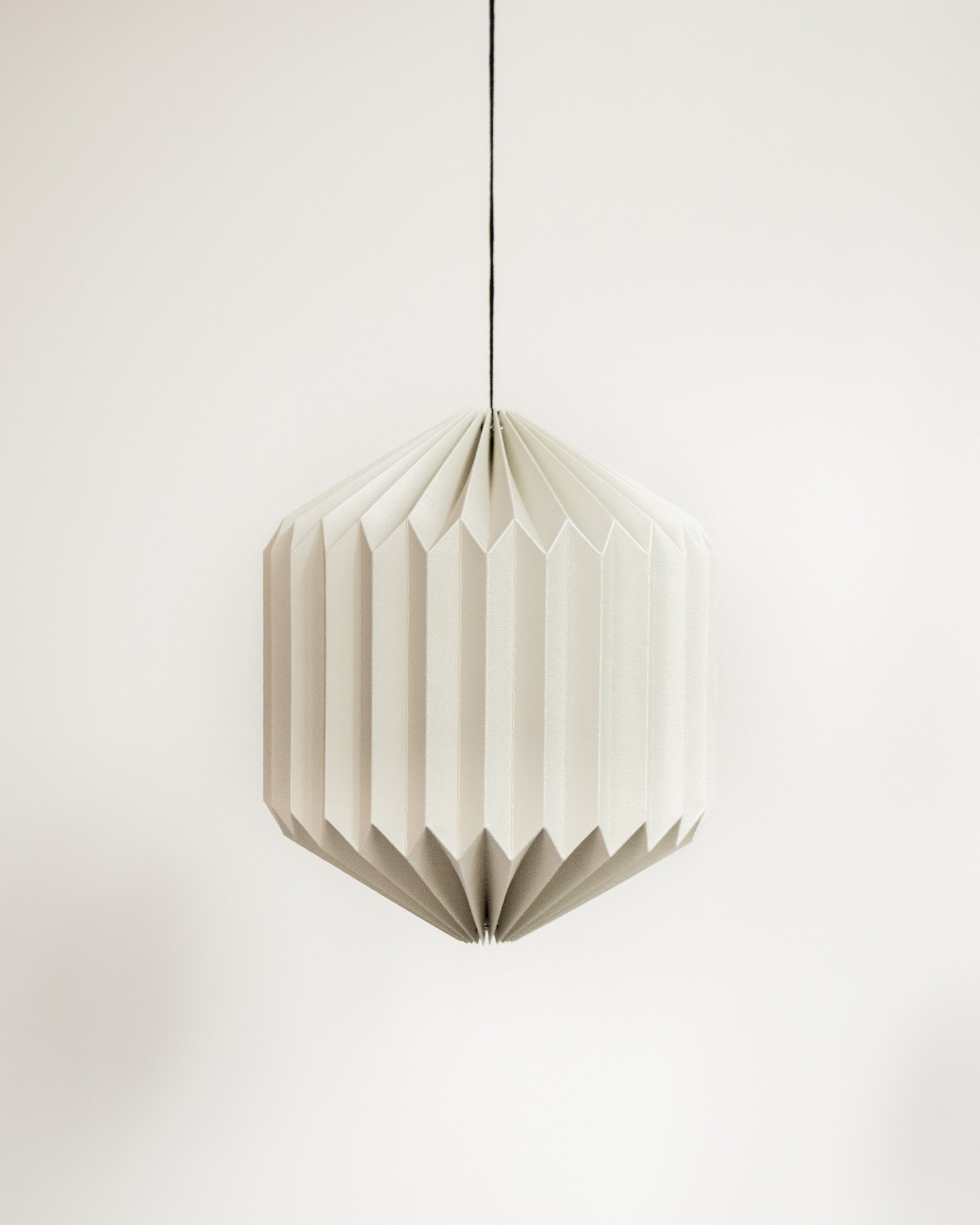 Candy Lanterne, Gris Clair, Papier, Plissé, Origami, Fait à La Main, Plié, 2 Tailles