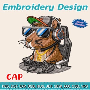 Puede incluir: Un diseño de bordado que presenta un roedor marrón con gorra, gafas de sol y auriculares, sentado en una silla de juego. El diseño incluye un teclado, un ratón y una cadena dorada. El texto en la parte superior dice "Embroidery Design" y "CAP" en la parte inferior.