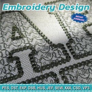 Può includere: Primo piano di un ricamo con palline da baseball e mani. Il disegno è cucito con filo verde scuro su un tessuto grigio chiaro. Le parole "Embroidery Design" e "Instant Download" sono visibili. L'immagine mostra anche i formati di file.