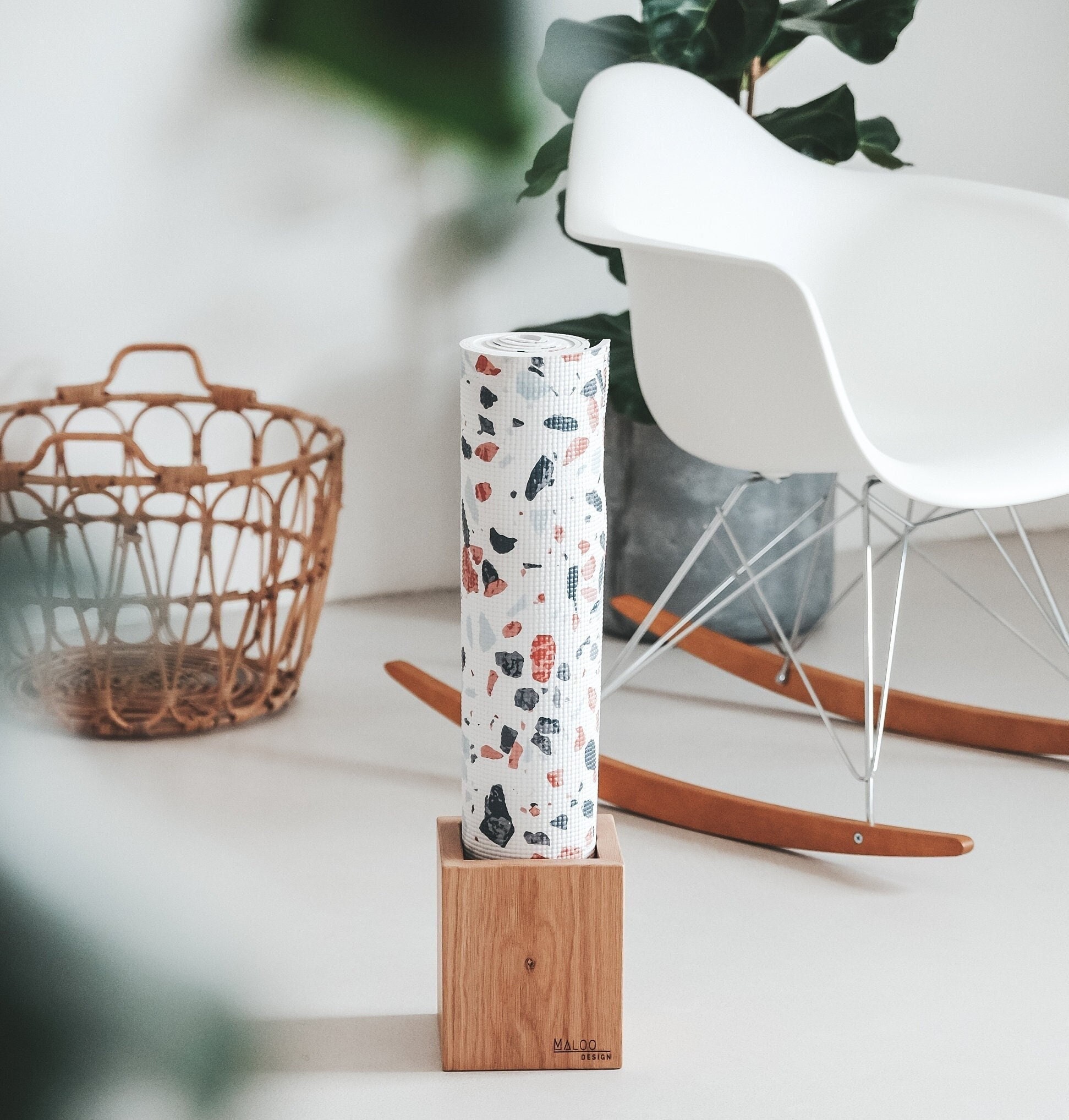 Minimalist Yoga Mat Stand: Bedroom Living Room Decor