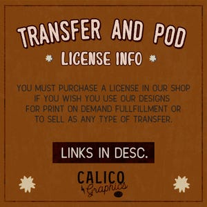 Może przedstawiać: Brązowa grafika z białym tekstem "TRANSFER AND POD LICENSE INFO". Zawiera informacje o zakupie licencji na druk na żądanie lub sprzedaż transfer&oacute;w. Logo Calico Graphics znajduje się na dole.