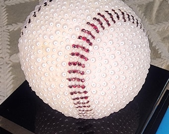 Palla da baseball decorativa ricoperta di strass e mezze perle con custodia