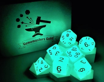 Dadi DND blu che si illuminano al buio con stagno! Set di dadi Pathfinder per giochi di ruolo.