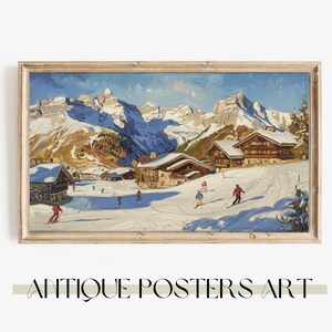 Könnte beinhalten: Ein Vintage-Poster, das eine schneebedeckte Berglandschaft mit Skifahrern im Vordergrund zeigt. Das Poster ist in einem hellen Holzrahmen gerahmt und hat eine lebendige Farbpalette.