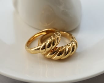 18ct Gold Croissant Style Ring
