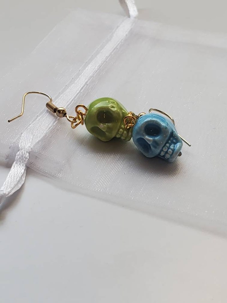 Mismatch Skull Earrings