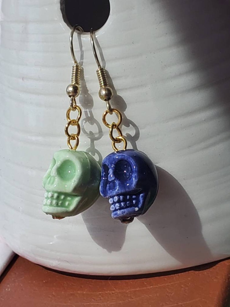 Mismatch Skull Earrings