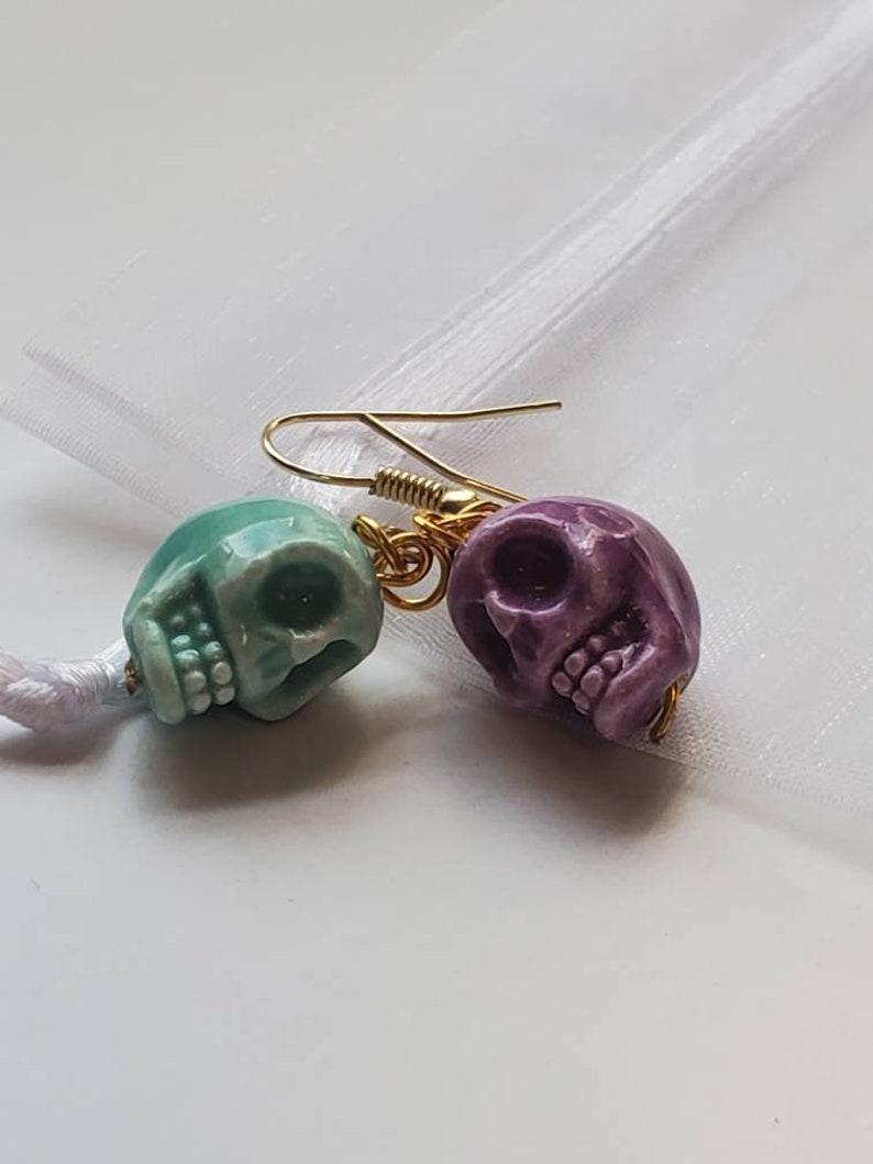 Mismatch Skull Earrings