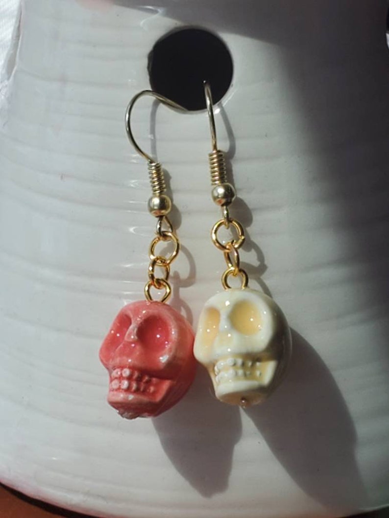 Mismatch Skull Earrings