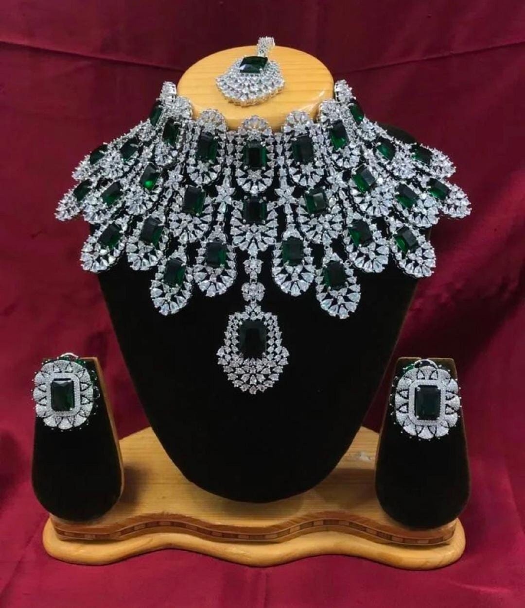 Buy KIARA Advani Exclusive American DIAMOND Choker NECKLACE Set