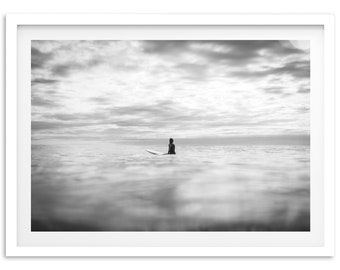 Stampa surf minimalista d'arte - Decorazione da parete per la casa con fotografia d'arte incorniciata in bianco e nero sulla spiaggia dell'oceano