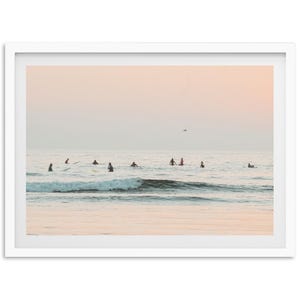 Affiche encadrée sur le thème du surf | Décoration murale plage côtière, photographie californienne, décoration océan, réunion de conseil d'administration White