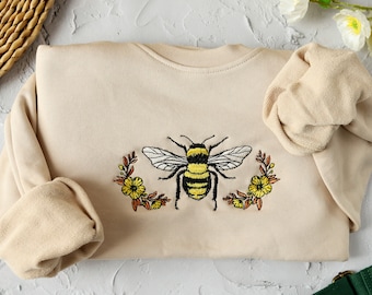 Floral  Bee Embroidered Crewneck,Bumblebee,Autumn Sweatshirt,Boho,embroidered sweatshirt vintage,Gifts for her