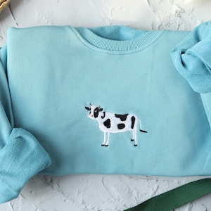 Cow embroidered sweatshirt,crewneck sweatshirt embroidered,Farmer Style,Gift for Cow Lovers