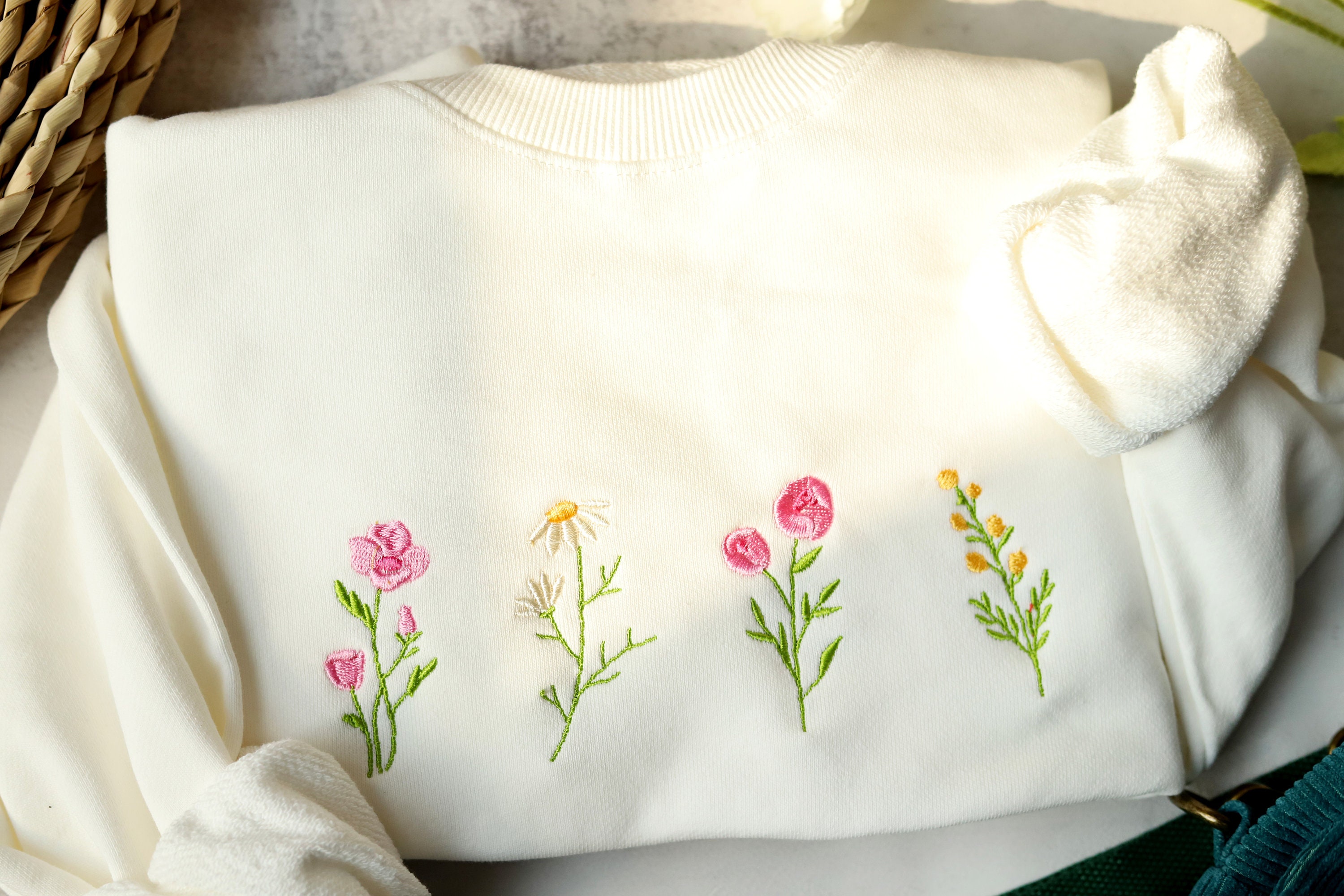 Wildflowers Crewneck Sweatshirt for Kong Day Embroidered,floral Sweatshirt,valentine\'s Gift,gift Etsy Embroidered - MAMA Hong