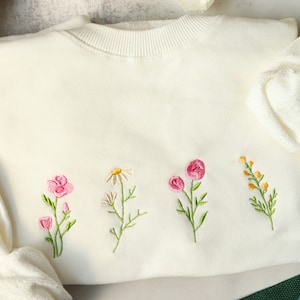 Wildflowers crewneck sweatshirt embroidered,floral embroidered sweatshirt,Valentine's Day Gift,Gift for MAMA
